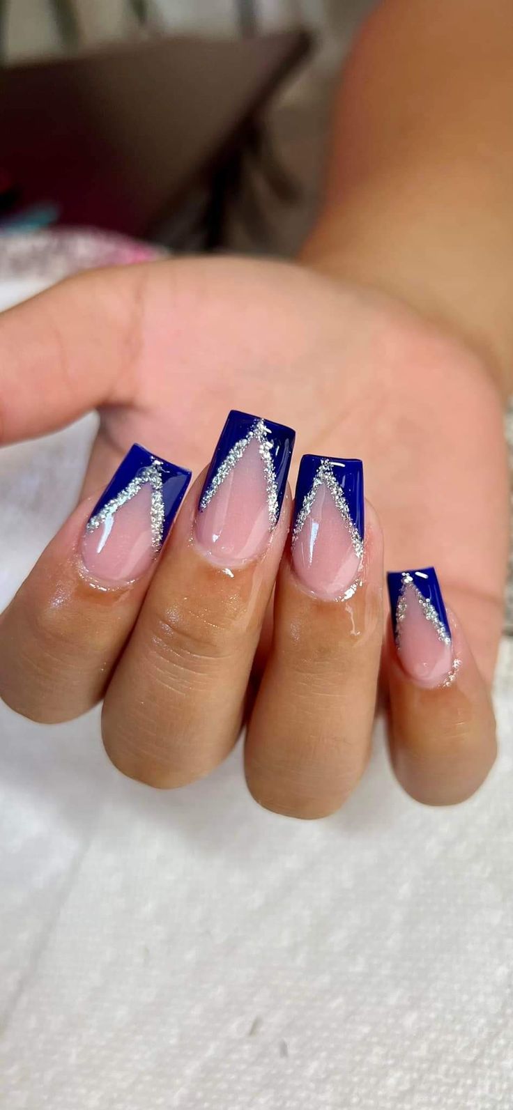 Nails Acrylic Navy Blue And Silver, Blue French Tip With Glitter Line, Short Dark Blue French Tip Nails, Simple Nail Designs Navy Blue, Sparkly Navy Blue French Tip Nails, Quince Nails Blue Short, Navy Blue Nails With Silver Design, Quinceanera Nails Navy Blue, Cute Dark Blue Nail Ideas