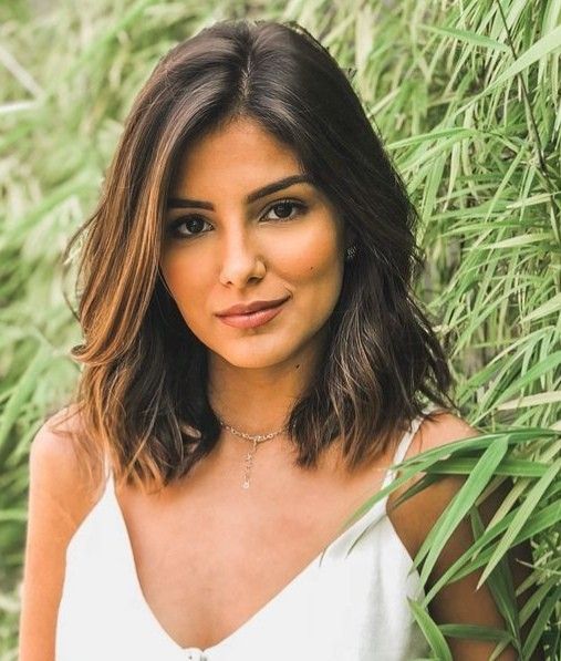 Round Face Lob Long Layered, Mid Neck Haircut, Mid Length Hair With Bangs Round Face, Mid Length Hair Round Face, Mid Length Hair With Layers Side Part, Lob 2024, Lob With Face Framing Layers, Mid Length Hair With Layers Round Face, Mid Length Hair With Bangs