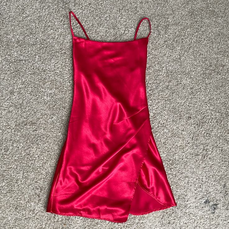 Women’s Size M Satin Slip Dress, Never Worn Red Fitted Mini Slip Dress, Red Satin Knee-length Mini Dress, Spring Red Satin Mini Dress, Red Satin Summer Dress, Red Mini Slip Dress For Date Night, Red Satin Midi Slip Dress, Red Satin Dress For Spring, Spring Red Satin Dress, Red Satin Slip Dress For Spring