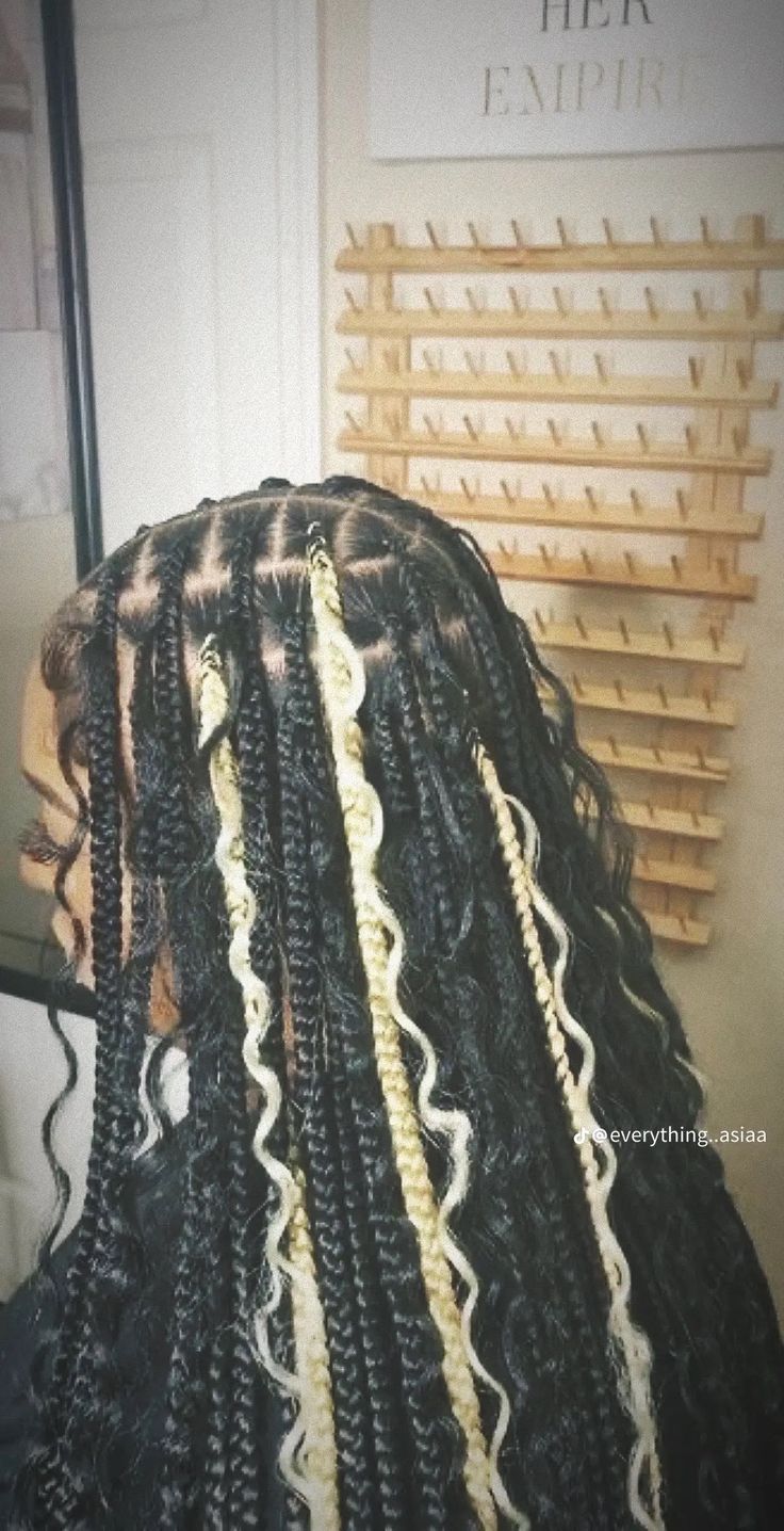 Black And Gold Knotless Braids, Blond Black Braids, Braids Hairstyles For Light Skins, Brown Braids With Peekaboo, Purple Bohemian Braids, Black Knotless With Blonde Highlights, Small Braids With Color, Peekaboo Lemonade Braids, Braid Ideas Color