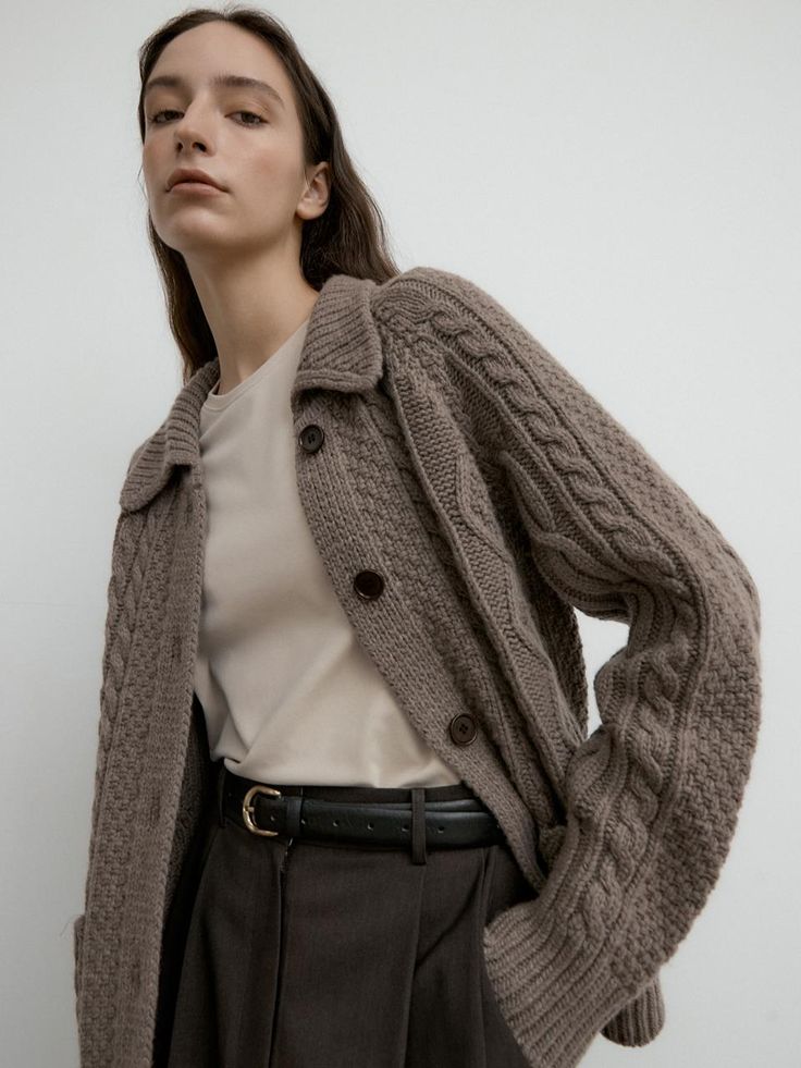 Composition : fine wool 50% nylon 35% polyester 15%Color : LIGHT BEIGE,NATURAL BROWNCountry of Origin : Republic of Korea Fisherman’s Rib Ladies Sweaters, Fisherman Sweater, Knitwear Cardigan, Light Beige, Knitted Sweaters, Knitwear, Wool, Knitting, The Originals