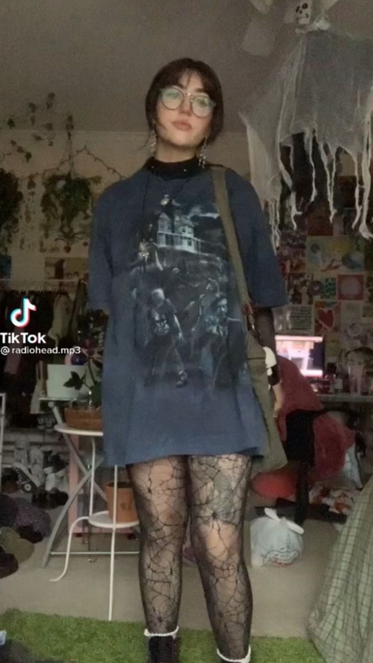 Again such a vide Grunge Outfit Inspo Plus Size, Plussize Grunge Outfit, Plus Size Pop Punk Fashion, Muscle Top Women Outfit, Ways To Style Fishnets, Big Busy Outfits, Plus Size Twilight Outfits, Big Shirt And Tights Outfit, Celestial Whimsigoth Outfit