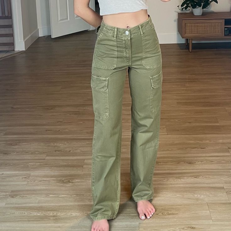 Green Cargo Pants. Nwot Spring Utility Pants Full Length, Utility Full-length Pants For Spring, Spring Utility Full Length Pants, Spring Utility Full-length Pants, Spring Utility Mid-rise Pants, Spring Utility Work Pants Full Length, Spring Mid-rise Utility Pants, Spring Utility Full Length Work Pants, Casual Green High Rise Wide Leg Pants