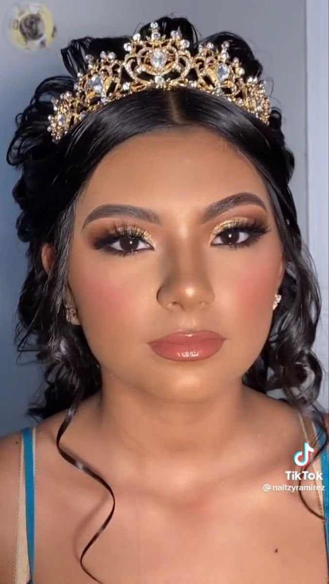 Gold 15 Makeup, Red Quince Theme Makeup, Red Sweet 16 Makeup, Makeup Ideas For Quinceanera Red, Quincera Makeup Natural, Quinceanera Gold Makeup, 15 Birthday Makeup Ideas, Gold Makeup For Quinceanera, Quince Natural Makeup Looks