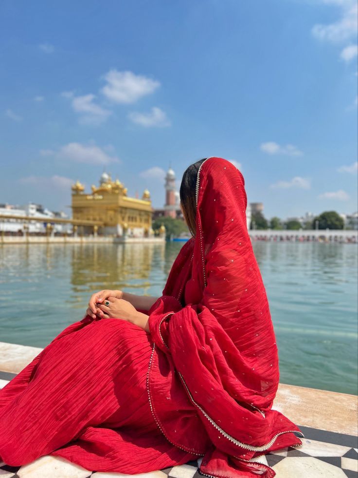 Temple Photography, Golden Temple, Self Portrait Poses, Stylish Photo Pose, Best Poses For Pictures, Fashion Photography Poses, Classy Photography, Indian Aesthetic, Photography Poses Women