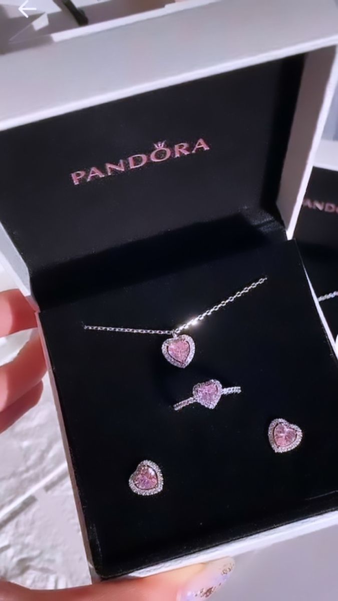 Pandora Set, Pandora Bracelet Charms Ideas, Cute Promise Rings, Pandora Bracelet Designs, Jewelry Accessories Ideas, Dope Jewelry, Pink Girly Things, Pandora Bracelet Charms, Girly Accessories