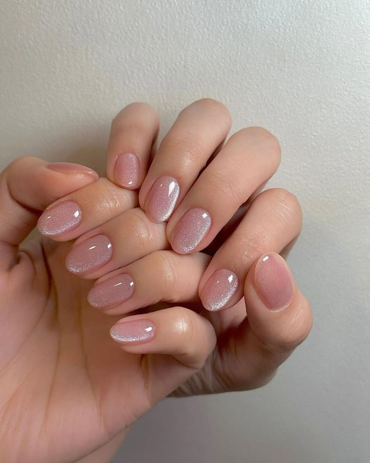 Christmas Nails For Pale Skin, Simple Gel Manicure Short Nails, Nail Color Pale Skin, Pale Skin Nails, Ice Gel Nails, Nails Pale Skin, Cat Eye Almond Nails, Nails For Pale Skin, Pale Pink Nails