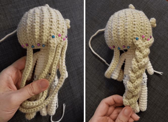 there is a crocheted octopus that has been made to look like an octopus