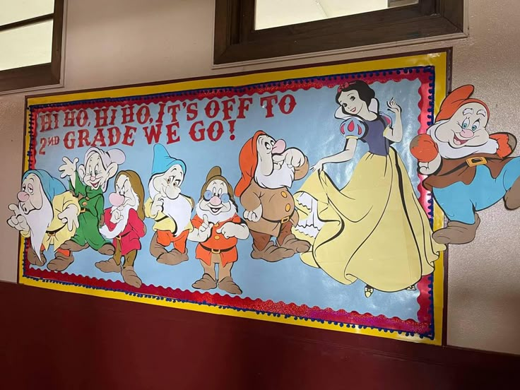 Bulletin board Disney World Classroom, Pixar Classroom, Snow White Crafts, Daycare Classroom Ideas, Disney Bulletin Boards, Disney Classroom Theme, Ladybug Room, Class Decoration Ideas, Snow White Theme