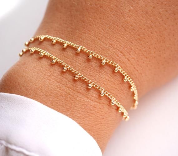 This Thin bracelet is made with 24 K Gold plated Balls chain.Bracelet length is ajustable thanks to 5 cm (2 in) extender chain.➵ Perfect to wear alone or for layering with more Thin bracelets.➵ Matching Chocker:➵ Matching Necklace:--*--*--*--*--*--*--*--*--*--*--*--*--*--*--*--*--*--*--∞ SIZE ∞- length: Adjustable bracelet - around 32 cm (12,6 in) - 37 cm (14,6 in).If you like another length please make a note when you "check out" (I can make it for children) .∞ MATERIAL ∞- Gold plated over Bras Bracelets Matching, Bracelet Minimal, Double Horn Necklace, Stackable Necklaces, Pineapple Necklace, Nickel Free Jewelry, Everyday Necklace, Modern Necklaces, Silver Moon