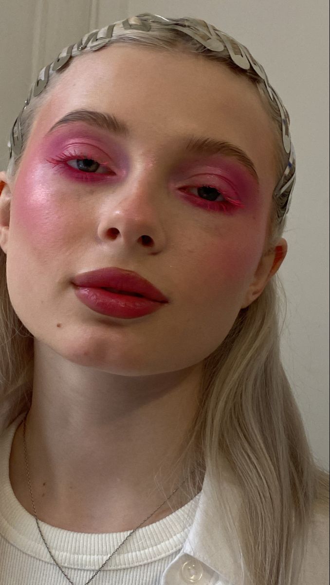 Editorial Pink Makeup, Pink Beach Makeup, Pink Vintage Makeup, Pink Avant Garde Makeup, Fun Pink Eyeshadow Looks, Camp Makeup Looks, Pink Mascara Looks, Punk Makeup 70s, Heavy Blush Makeup