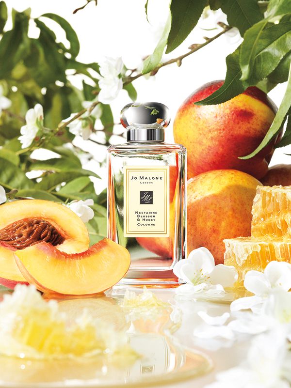 My go-to scent for summer: Jo Malone™ Nectarine Blossom & Honey Cologne Nectarine Blossom, Koleksi Parfum, Jo Malone Perfume, Acacia Honey, Summer Perfume, Prada Candy, Perfume Photography, Marc Jacobs Daisy, Nectarine