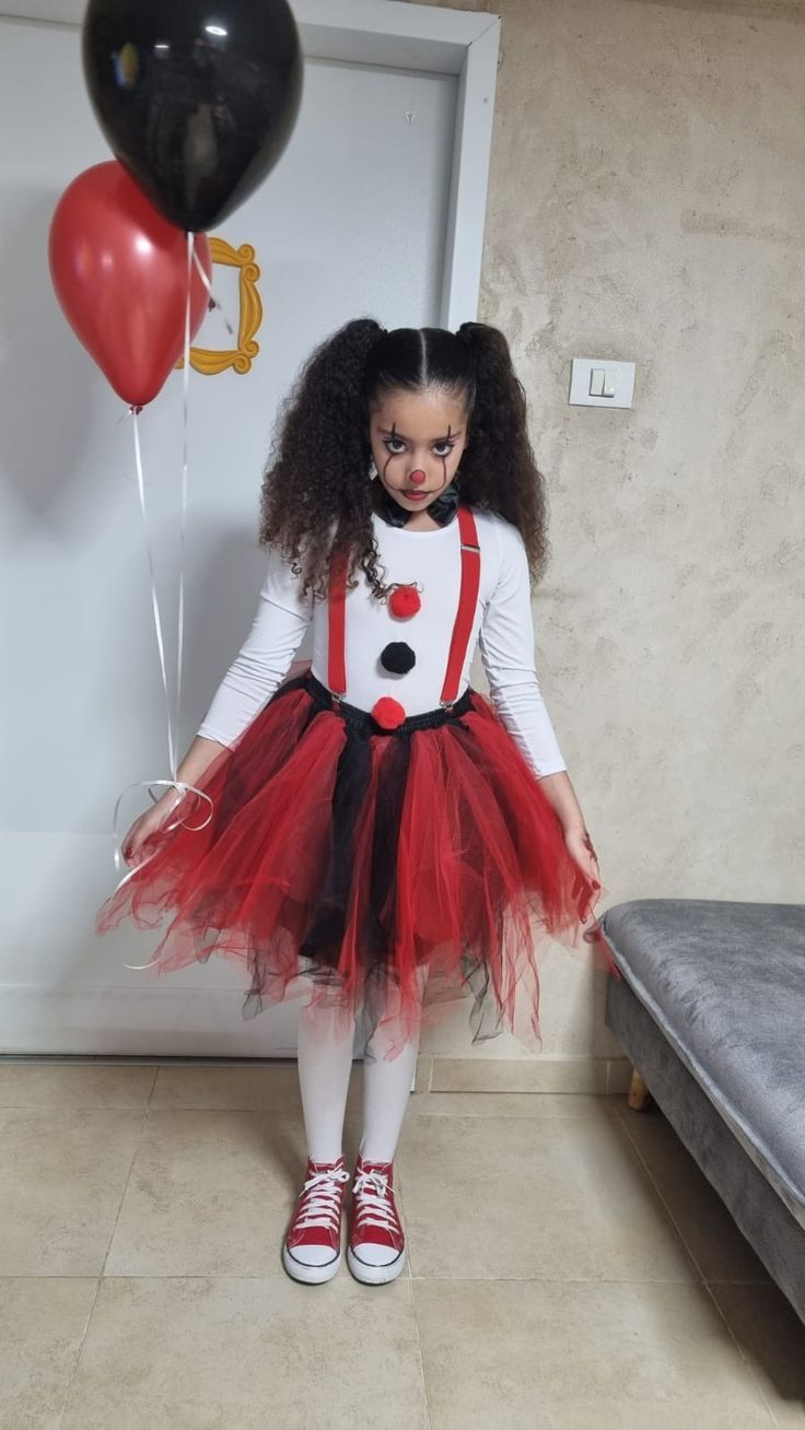 IT , Scary clown ' Costume Clown Costume Ideas Simple, Clown Homemade Costume, Scary Clown Make Up For Kids, It Clown Makeup Kids, Girls Scary Clown Costume Diy, Halloween Makeup For Girls Kids, Diy Killer Clown Costume For Women, Diy Creepy Clown Costume For Women, Diy Halloween Costumes Clown