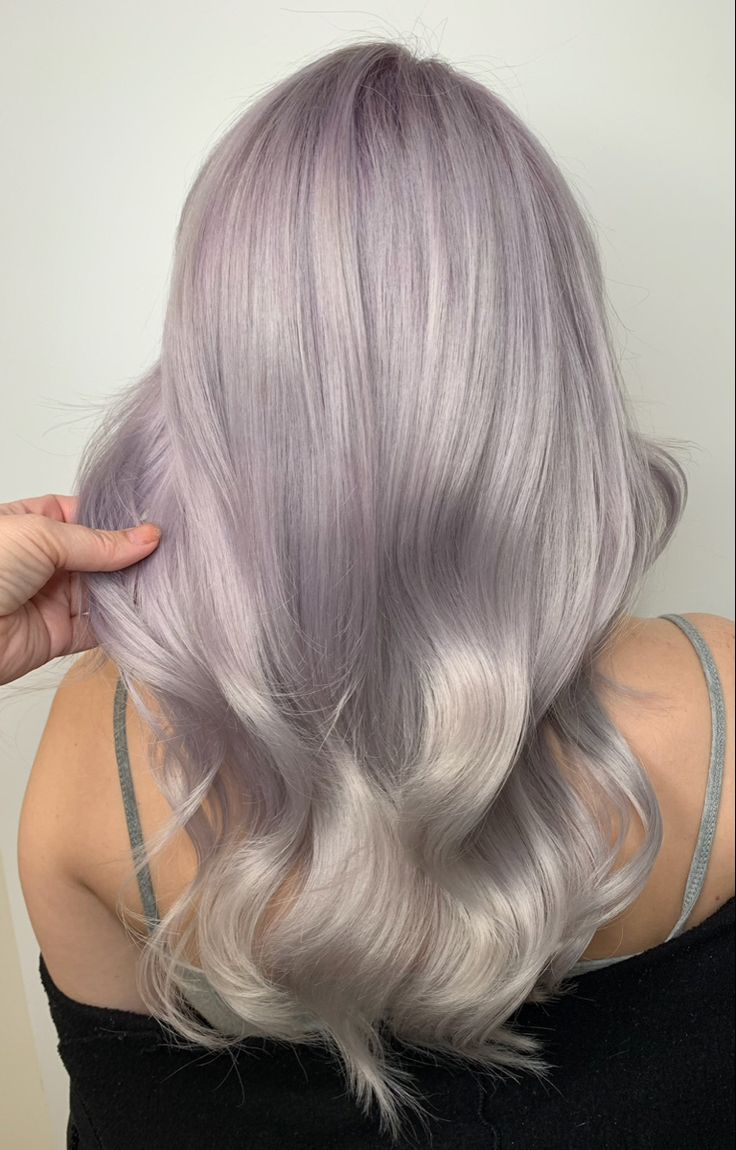 Platinum Blonde Hair Hint Of Purple, Light Lavender Blonde Hair, Cool Tone Lavender Hair, Purple Platinum Blonde Hair, Blonde Hair With Lavender Money Piece, Purple Hair With Dimension, Platinum Lavender Hair Pastel Purple, Platinum Blonde Hair Purple Tint, Light Purple Grey Hair