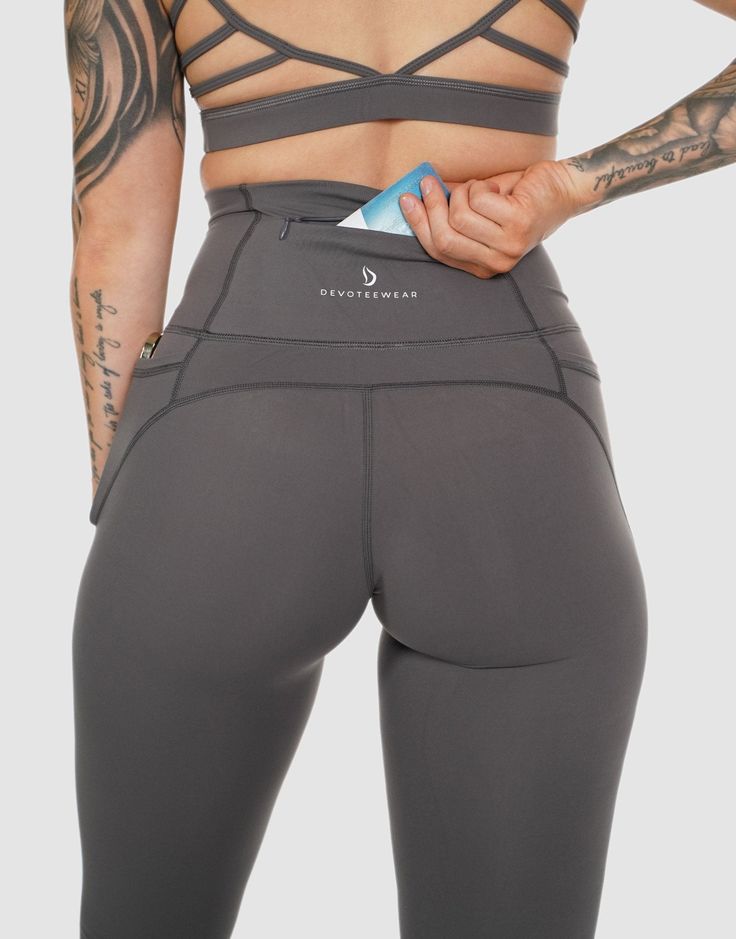 Glow pocket legging is designed specifically to move with your body ensuring a distraction-free workout. No rolling down, or digging. Crafted with premium, no-see-through material that eliminates pilling, itching, and chafing, they ensure you stay focused on your workout, not your outfit. Plus, no front seam helps avoid any unflattering camel toe or indentations that can occur with front seams making them Perfect for running, lifting and everyday wear. Why you'll love these leggings: Full of poc Free Workout, Free Workouts, Pocket Leggings, Squat Proof, Leggings Design, Stay Focused, Workout Routine, Workout Clothes, Camel