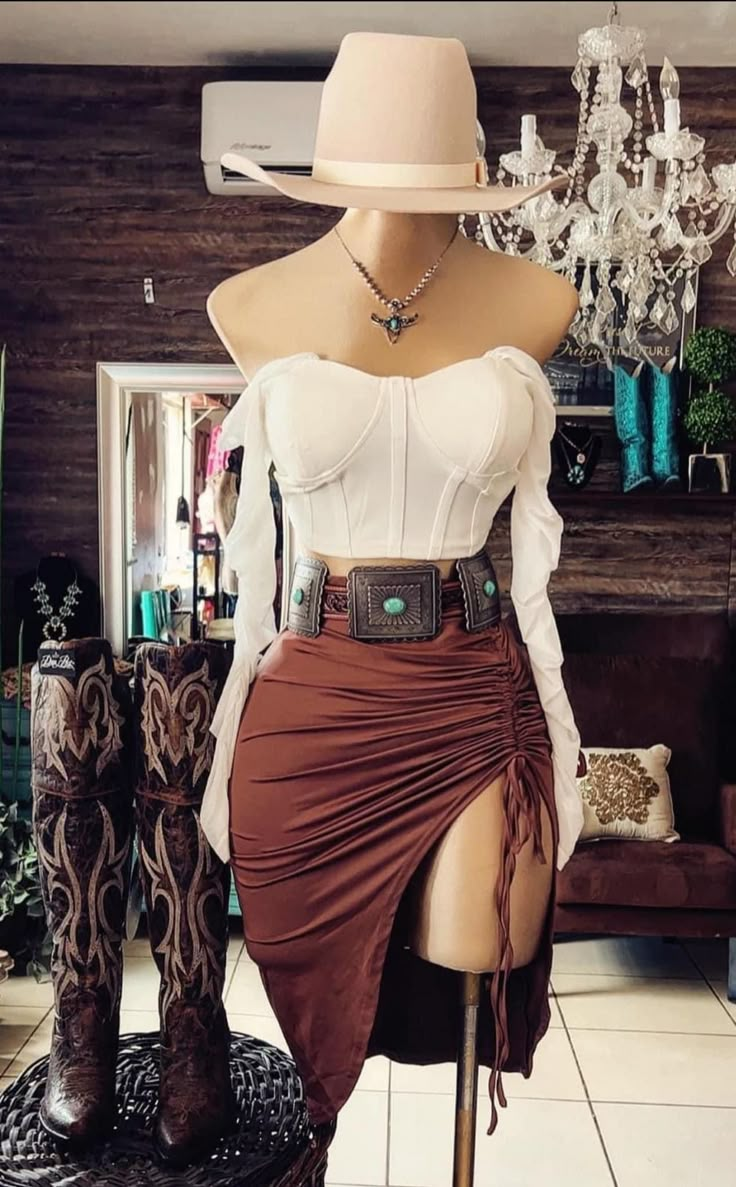 Brown Pleated Skirt, Cowgirl Dresses, Country Style Outfits, Looks Country, Western Outfits Women, Trendy Fashion Outfits, Cowgirl Outfits, Color Fabric, Country Outfits