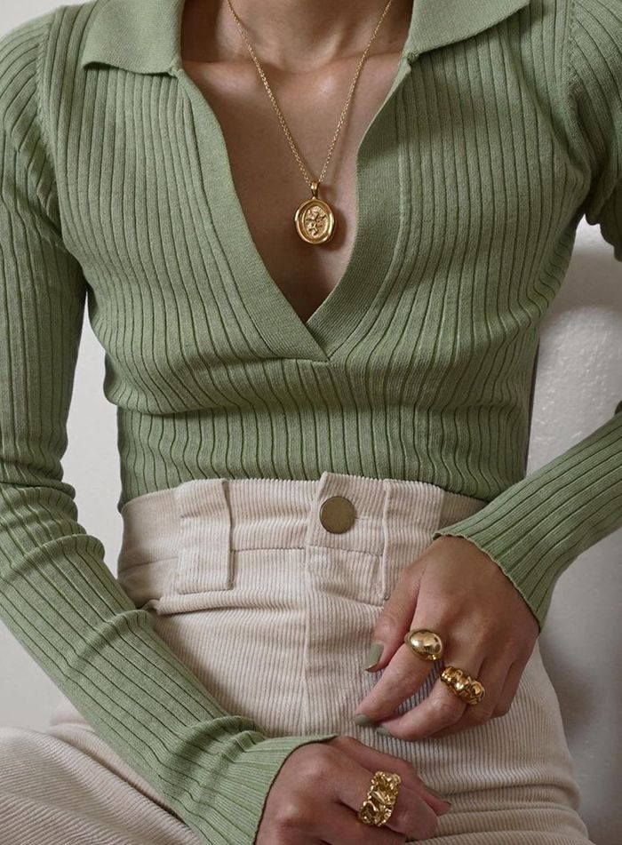 Shoe Wardrobe, Miuccia Prada, Wardrobe Ideas, Mode Inspo, 가을 패션, Looks Style, Mode Inspiration, Green Sweater, White Pants