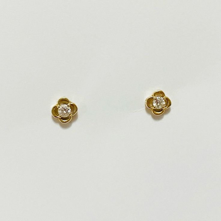 These Absolutely Stunning Solid 14k (585) Yellow Gold Stud Earrings Feature A Lucky Clover Design With Geninue Natural Round Cut Diamonds (2.5mm Each). A Breathtaking Display Of Luxury, These Earrings, Although, Dainty In Size, Are Bright And Sparkly! Diamonds Are Top Quality And The Yellow Gold Is Of A Beautiful Rice Color! Brand New! Yellow Gold: 14k (Stamped 585) Length And Width Of Stud: 5.25 X 5.25mm Round Diamonds: 2 Pcs 2.5mm Total Ctw: 0.14 Ctw Diamond Color-Clarity: G Color Si Clarity 14k Yellow Gold Flower Earrings For Anniversary, Gold Round Flower Earrings For Anniversary, Formal Yellow Gold Flower Earrings With Diamond Accents, Fine Jewelry Yellow Gold Flower Earrings With Diamond Accents, 14k White Gold Flower-shaped Diamond Earrings, 14k Yellow Gold Flower Earrings Fine Jewelry, 14k Gold Round Flower Earrings, Formal Flower Shaped Diamond Earrings In 14k Gold, Formal 14k Gold Diamond Earrings In Flower Shape