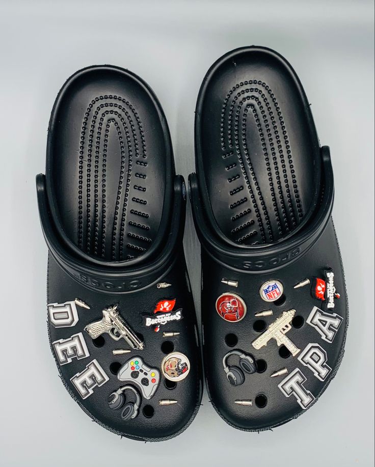 Crocs Fashion Men, Crocs Jibbitz Ideas For Men, Custom Crocs For Men, Croc Outfits Men, Crocks Jibbitz, Black Crocs Men, Black Crocs With Jibbitz, Croc Inspiration, Jibbitz Crocs Ideas