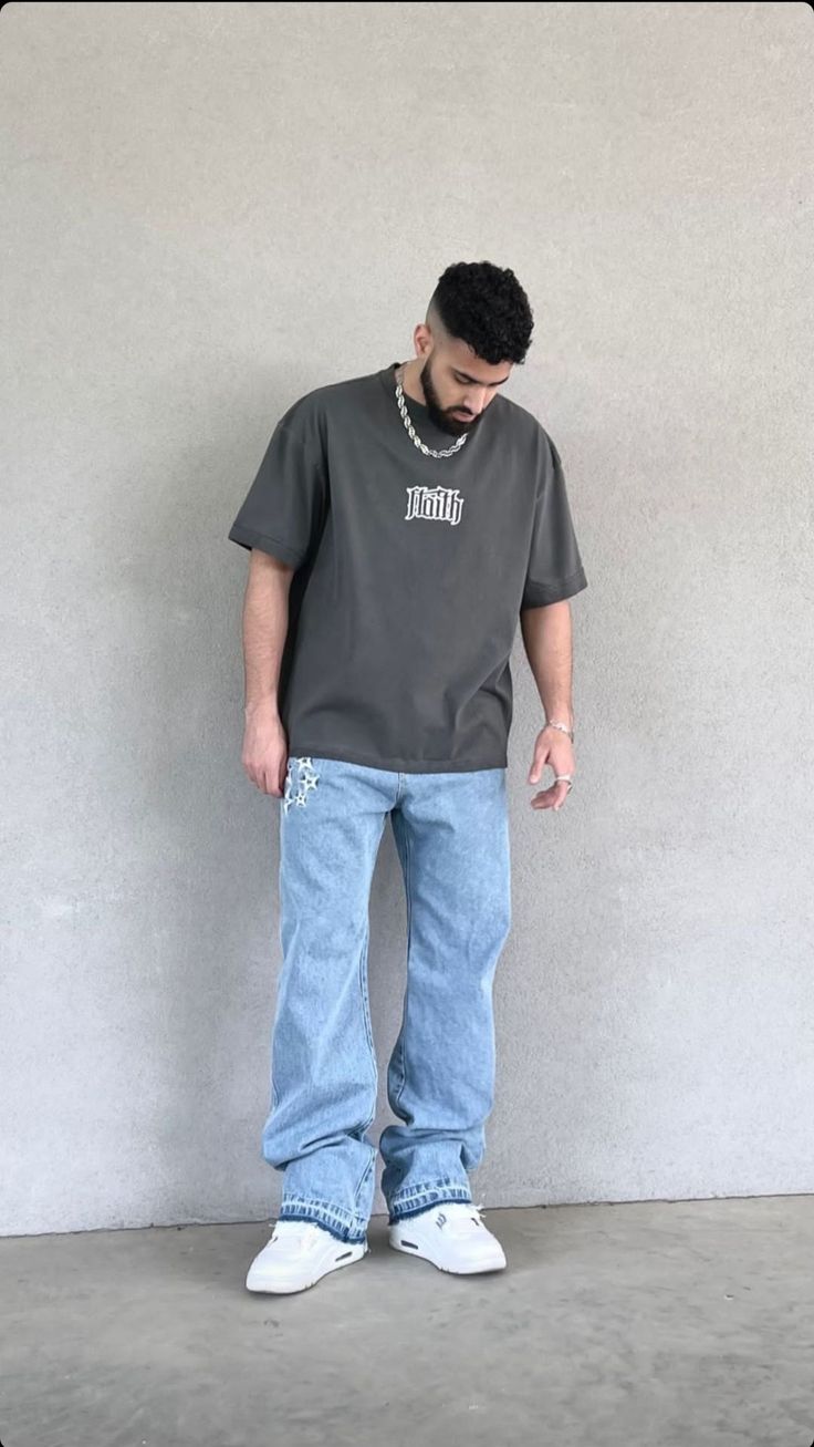 Styling Baggy Tshirts, H And M Outfits Men, Oversized Look Men, Clean Look For Men, Mens Oversized Outfits, Oversize Black Shirt Outfit, Black Oversized Tshirt Outfit Men, Man Oversized Outfit, Oversized Jeans Outfit Men