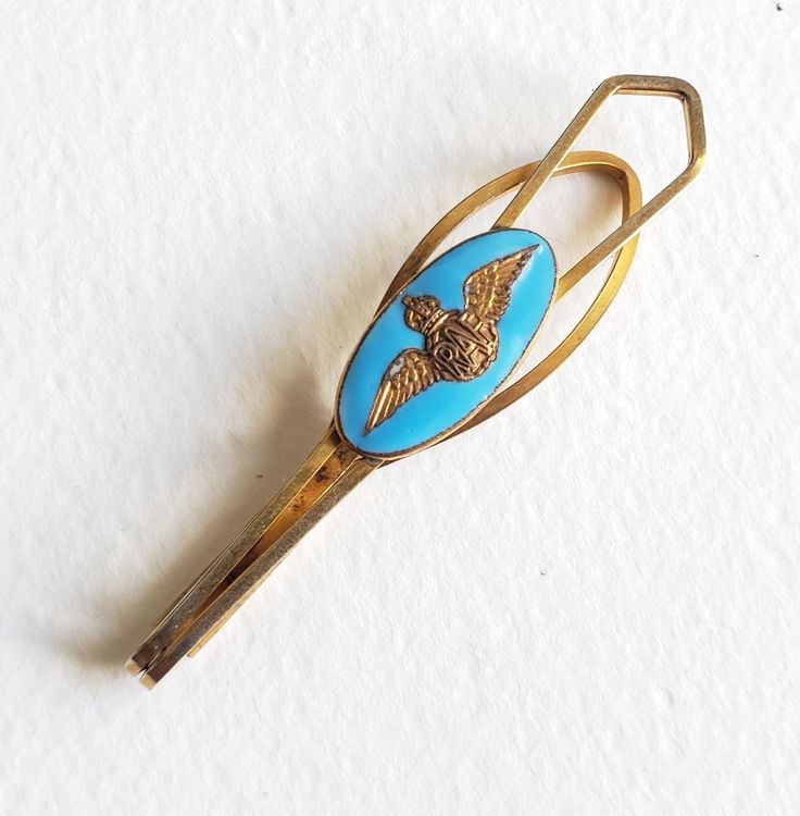 A rare RAF blue enamel tie clip. Signed on the back "Lambournes Birmingham". Approx 6 cm long with a secure fixing. Item will be carefully wrapped and packaged in an organza gift bag. Air Force Cufflinks, Air Force Military, Jewellery Vintage, Military Gifts, Tie Clips, Royal Air Force, Tie Tack, Tie Accessories, Organza Gift Bags