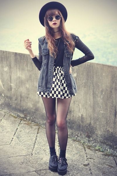 Alternative Fashion Skirts, Indie Outfits Alternative Fashion, Winter Hipster, Indie Outfits Grunge, Look Grunge, Woman In Black, Hipster Grunge, Skirt Denim, Rock Chic