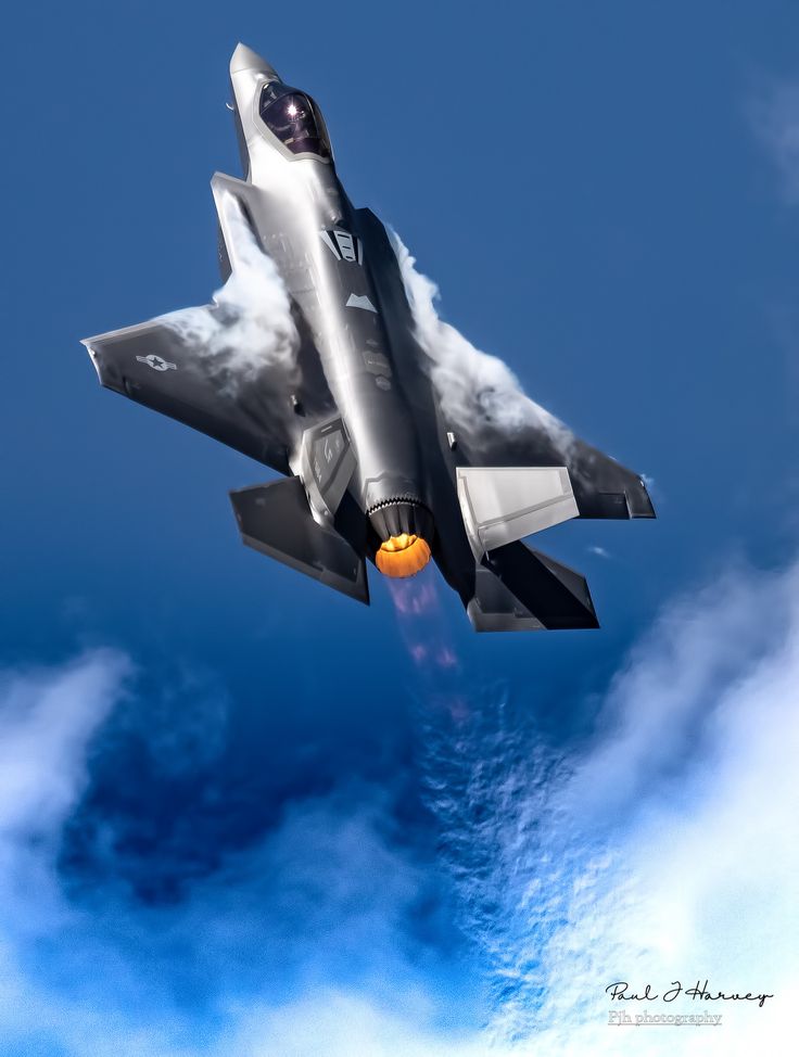 https://flic.kr/p/288DVz3 | USAF F-35 at RIAT 18 Fighter Planes Art, Fighter Planes Jets, Jet Fighter Pilot, F 35 Lightning Ii, Us Military Aircraft, Stealth Aircraft, Airplane Fighter, Military Airplane, Air Fighter