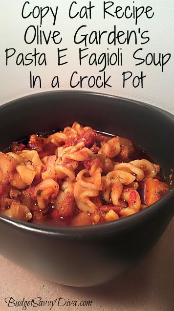 a black bowl filled with pasta and meat in a crock pot text reads, how to make the best chicken noodle soup in a crock pot