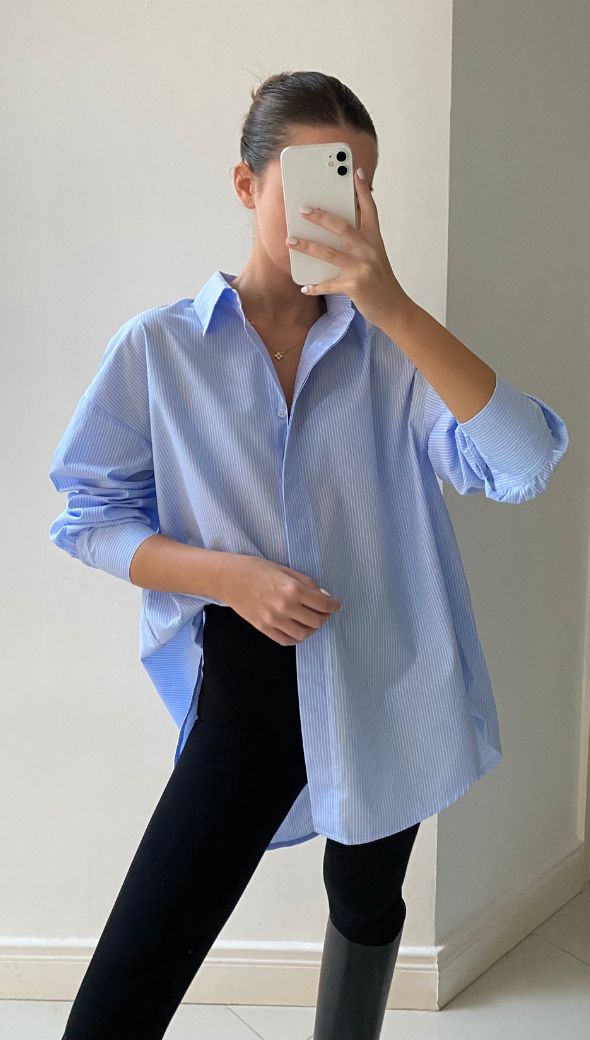 Boyfriend Shirt Outfits, Looks Com Short, Oversized Shirt Outfit, Homewear Fashion, Looks Street Style, Boyfriend Shirt, Mode Inspo, Blue Outfit, Inspiration Mode