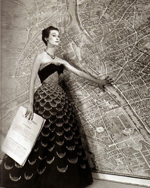 Christian Dior. Mexique dress. 1951 Dior 1950s, Dior Gown, Jacques Fath, Glamour Vintage, Dior Dress, Fifties Fashion, Paris Mode, Dior Haute Couture, Vintage Gowns