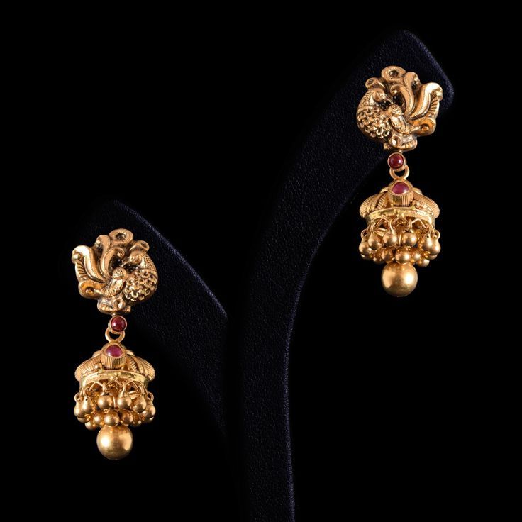 Dailywear Earrings Gold Indian, Ear Tops Gold Indian, Vummidi Bangaru Jewellers, Ear Tops, Temple Jewellery Earrings, Antique Gold Earrings, Simple Gold Earrings, Gold Jhumka Earrings, Gold Jewelry Outfits