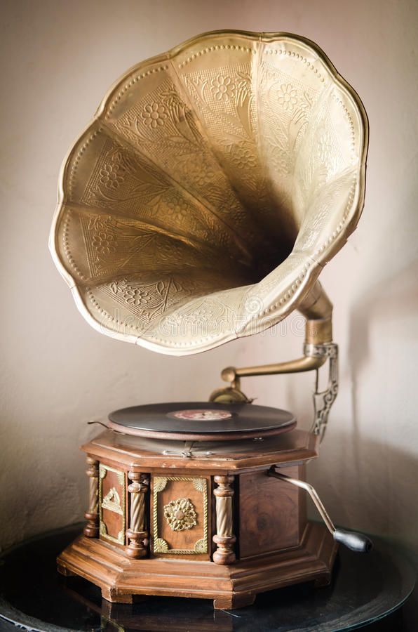 an old phonograph sitting on top of a table