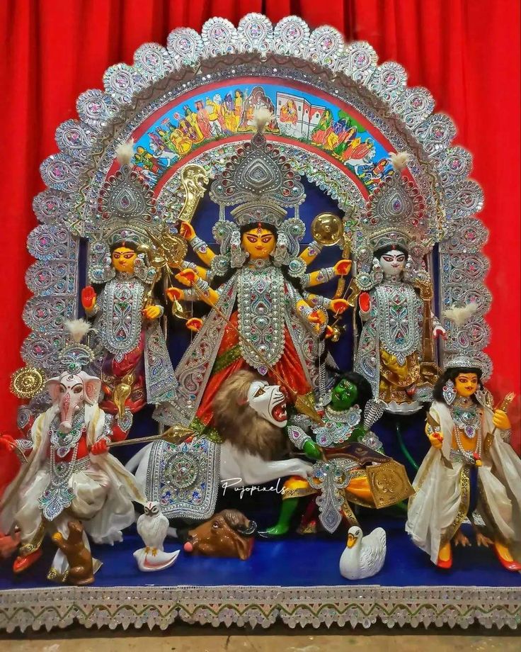 an idol is displayed on a stage with other figurines