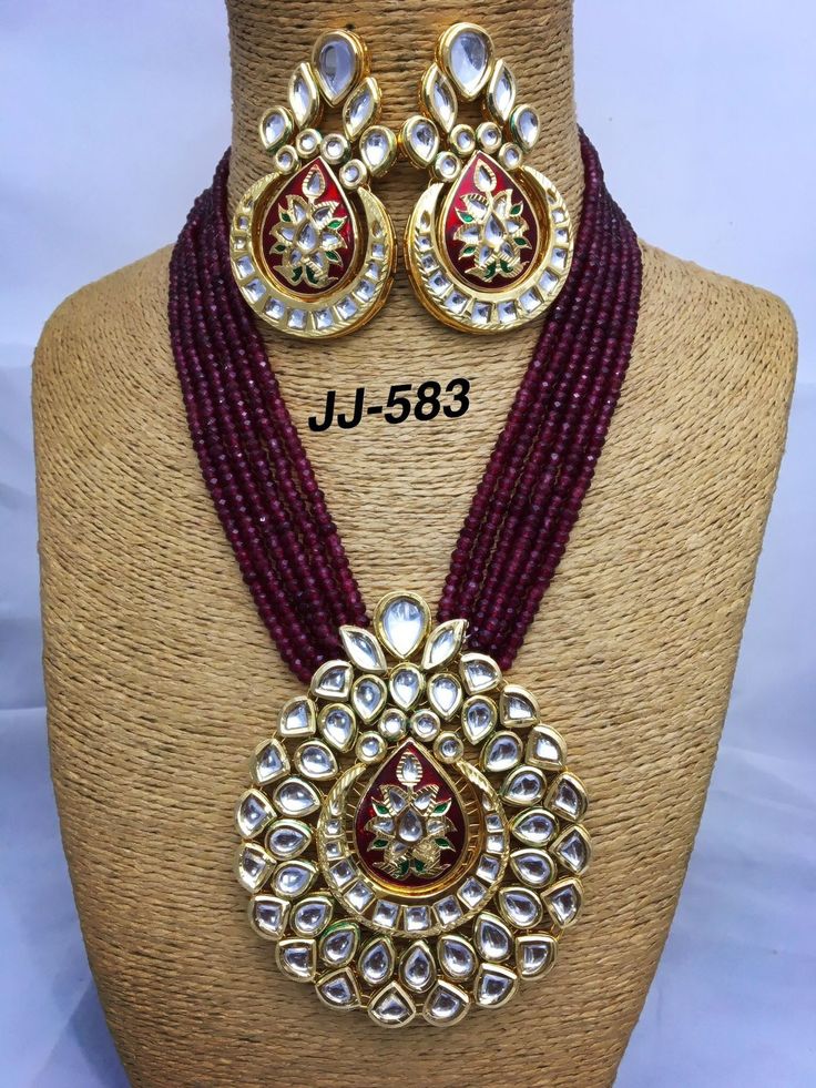 #kundan set Kundan Pendant Set, Kundan Mala, Gold Pearl Jewelry, Creative Design Studio, Choker Designs, Fashion Jewellery Online, Bridal Jewellery Design, Antique Jewellery Designs, Gold Bridal Jewellery Sets