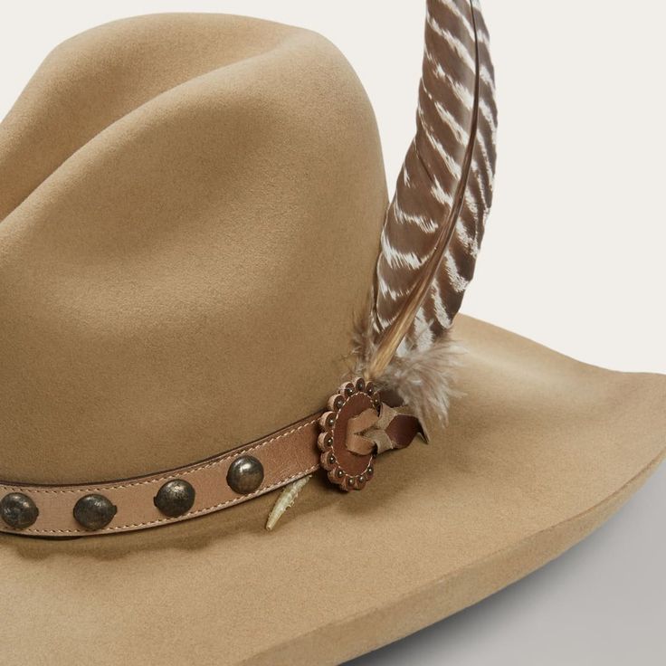 Handmade in the U.S.A. of durable, weather-resistant 4X quality buffalo felt, the Broken Bow 4X features an iconic 4" x 5" sloped Gus crown with a cattleman crease and a 4 3/8" brim. Its rugged style is augmented by a leather hat band with antique brass-tone studs and side tie and a removable turkey feather detail. Finished with a full satin liner and genuine leather sweatband for a comfortable, secure fit, it includes an original Stetson hat box. 4" X 5" Sloped Gus Pinch Front Crown 4 3/8” Brim Western Fur Felt Hat Bands For Kentucky Derby, Western Fur Felt Top Hat With Flat Crown, Western Style Fur Felt Top Hat With Flat Crown, Western Style Hunting Fedora, Western Brimmed Felt Hat For Hunting, Western Style Felt Hat With Flat Brim For Hunting, Western Fur Felt Hat Bands For Outdoor, Curved Brim Fur Felt Hat Bands For Rodeo, Western Fur Felt Fedora For Kentucky Derby