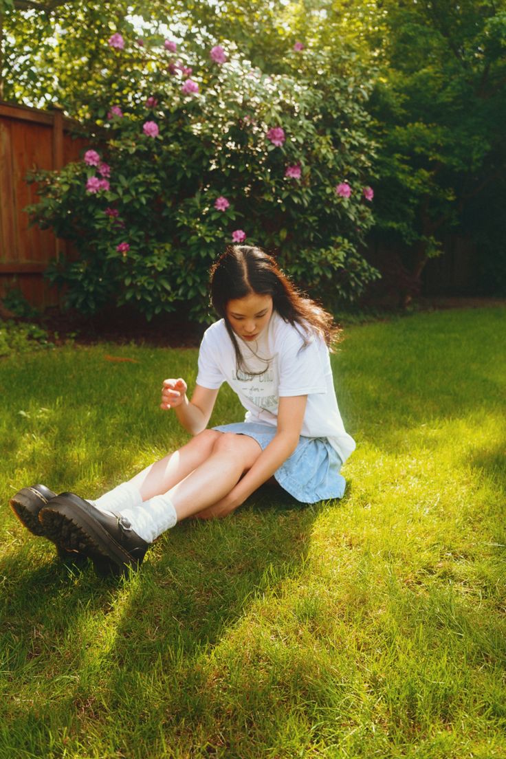 Outside ladybird shirt summer grass doc martens denim skirt outfit posing wide angle photography poseinspo Cute Pose Photoshoot, Grass Photography Poses, Photoshoot Angles Ideas, Unique Angles Photography, Summer Vibe Photoshoot, Grass Aesthetic Photoshoot, Easy Posing Ideas, Outside Pics Instagram, Lifestyle Photoshoot Outdoor