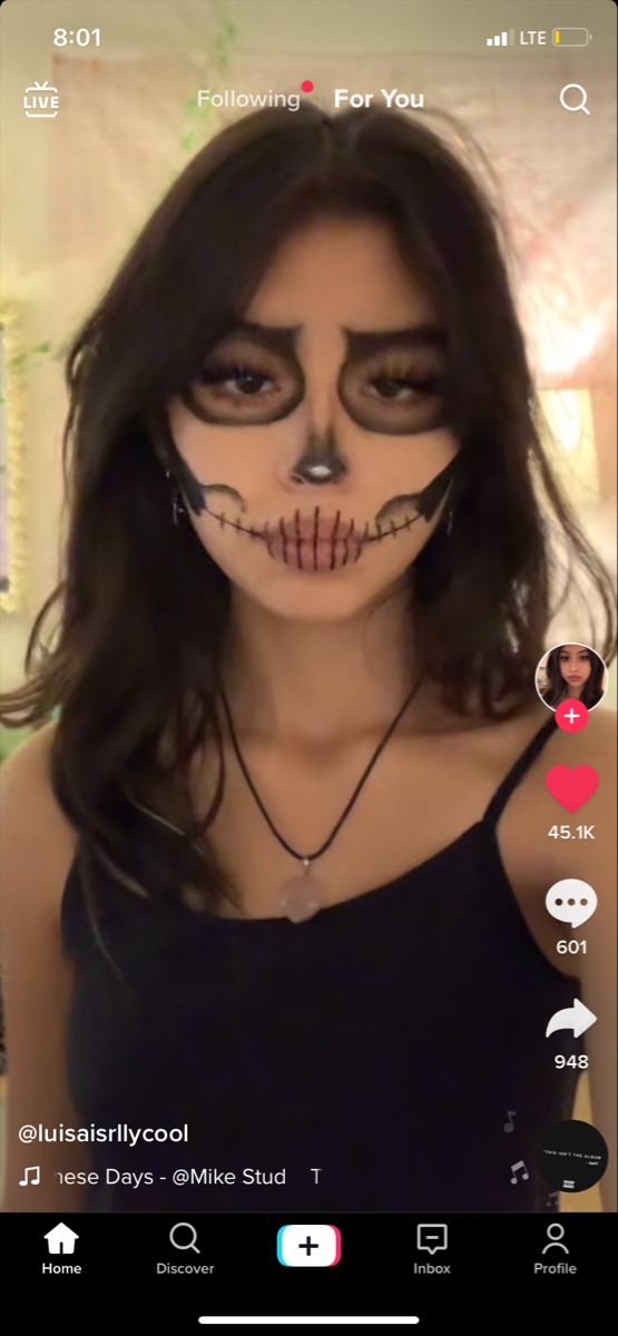 Pirate Makeup Female, Catrina Makeup Simple, Easy Dia De Los Muertos Makeup Ideas, Outfits Catrina, Catrina Outfit, Dia De Los Muertos Makeup Ideas, Simple Calavera Makeup, Sugar Skull Makeup Easy, La Muerte Makeup Halloween