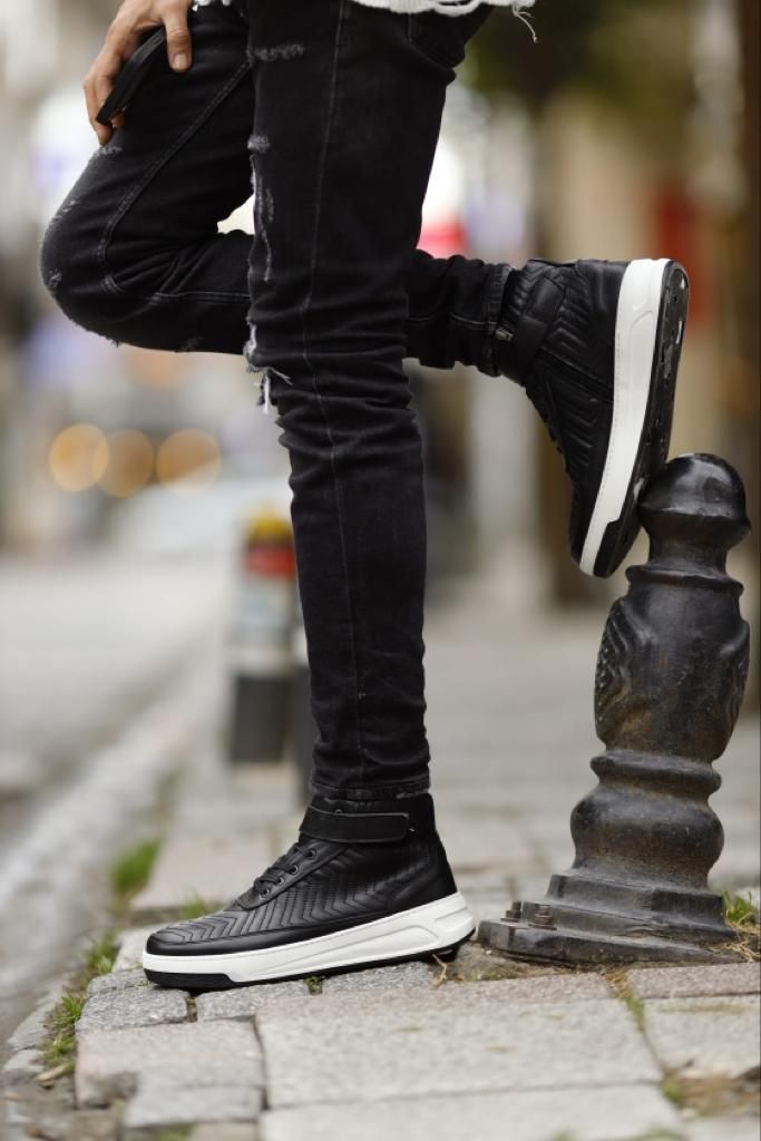 Production :Collection : Fall Wınter Production : Leon Snap Detailed Black Ankle Bootscolor : Black Material content: % 100 eva soleAvailable size: 39-40-41-42-43-44- -45 Leather High-top Sneakers For Winter Streetwear, Urban Black Ankle Boots, Black Moto Boots With Padded High Ankle, Urban Black Lace-up Boots With Round Toe, Winter Casual High-top Sneaker Ankle Boots, Black High-top Martin Boots With Padded Ankle, Casual High-top Moto Boots With Padded Ankle, Urban Leather High-top Sneakers, Winter High-top Moto Boots With Rubber Heel Cap