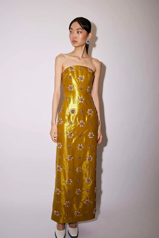 Chinese Inspired Dress Gowns, Wedding Guest Dress Vintage, Chinese Gown Modern, Chinese Couture Gowns, Vintage Wedding Guest Dress, Luxury Elegant Evening Cheongsam, Garden Wedding Guest Dress, Yellow Wedding Guest Dress, Conceptual Style