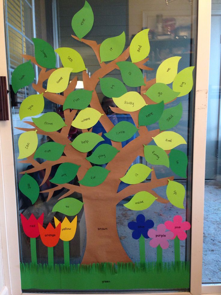 a classroom door decorated with a tree and flowers for the teacher's day celebration