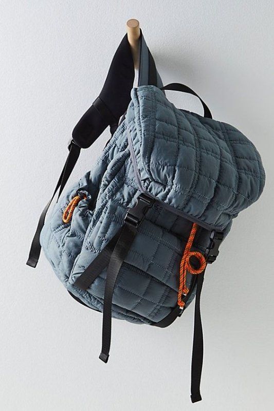 Summit Backpack - Free People - Slate Gray What To Wear Hiking, Diy Backpack, Summer Hiking Outfit, Backpack Free, Hiking Bag, Classic Accessories, Backpack Brands, Hiking Shirts, Bungee Cord