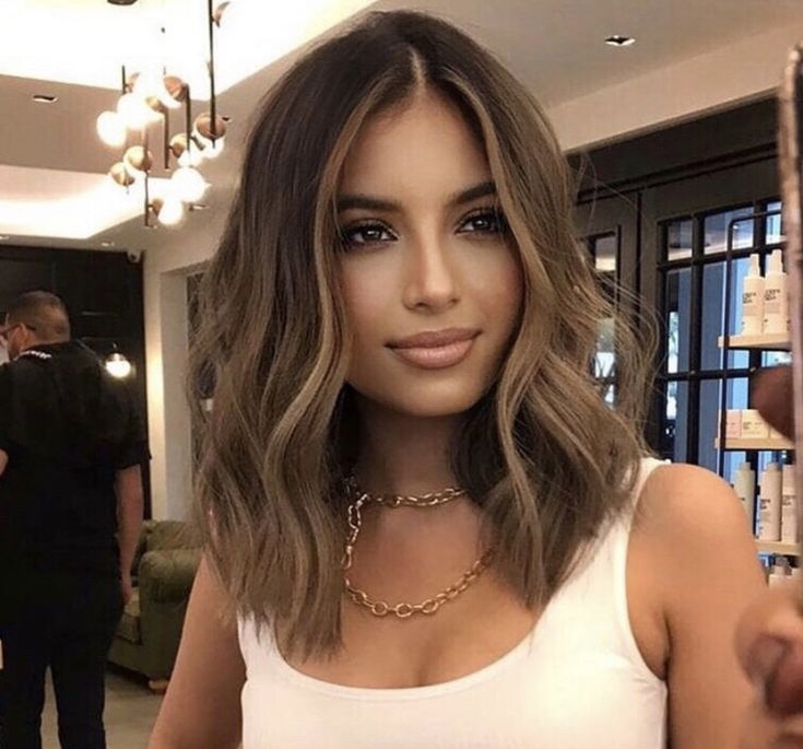 Rambut Brunette, Brown Hair Inspo, Brunette Hair With Highlights, Brunette Balayage Hair, Brown Hair Balayage, Short Hairstyle, Spring Hairstyles, Hair Color Balayage, Hair Inspiration Color