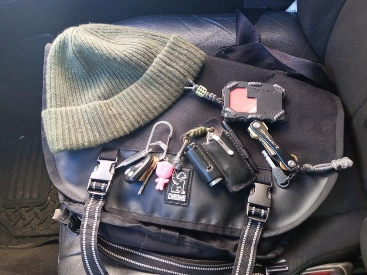 the contents of a purse are laid out in the back seat of a car, including keys and other items