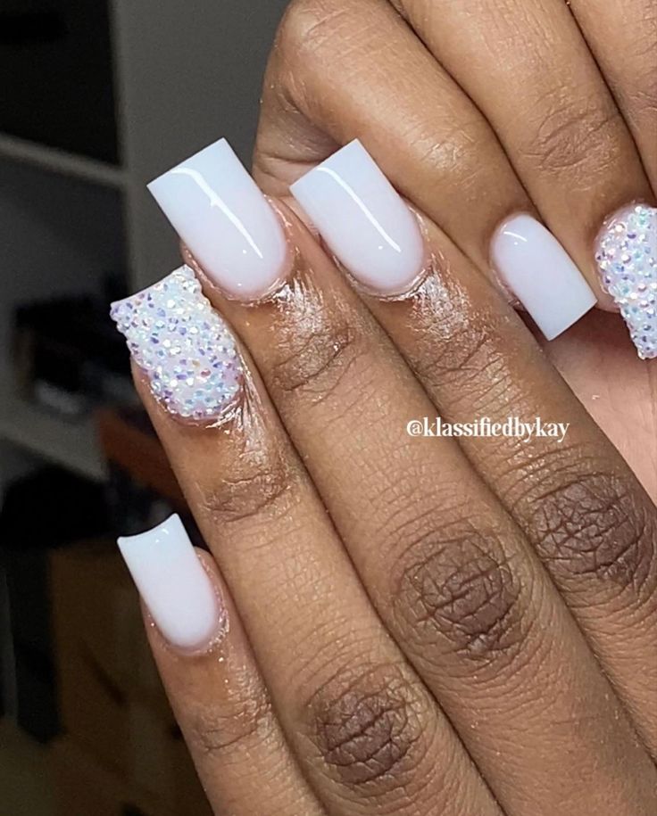 Nut White Nails Acrylic With Design Short, Acrylic Nails For 12-14, Short Acrylic Nails Square With Rhinestones, Short White Nails Diamonds, Short White Acrylic Nail Designs, Nail Ideas Square White, Cute Nails For 14th Birthday, Birthday Nails Short Simple, Plain White Nails With Glitter