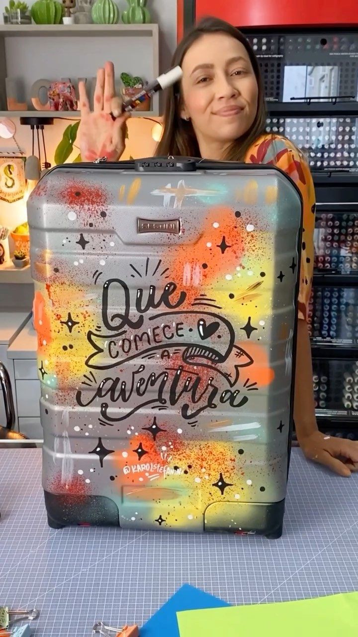 Suitcase Diy, Lettering Frases, Diy Suitcase, Candy Ideas, Lunch Box, Make It Yourself, Disney, On Instagram, Travel