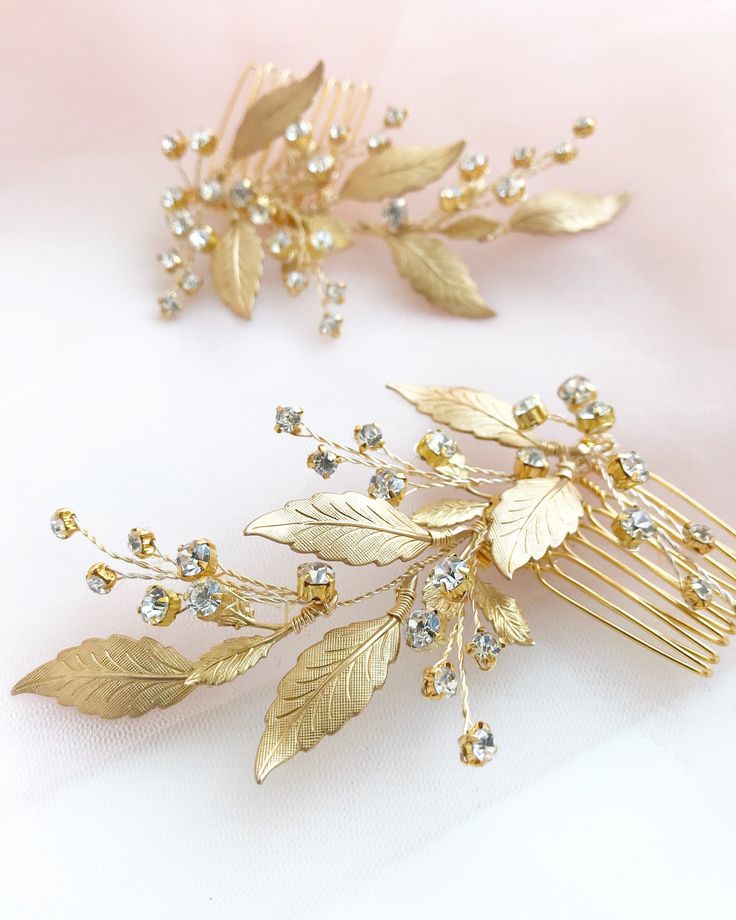 Leaf hair comb gold with crystal for bridal. Gold olive leaves in Greek style decorated with clear crystals. Add elegance to your favorite image with our wedding hair piece, a real trend of wedding style. Length- 3-4inc(9-10cm) Head Accessories Wedding, Wedding Halo Headpiece, Gold Headpiece Wedding, Leaf Hair Piece, Engagement Gifts For Bride, Gold Hair Piece, Floral Headpiece Wedding, Gold Bridal Hair Comb, Diamond Hair