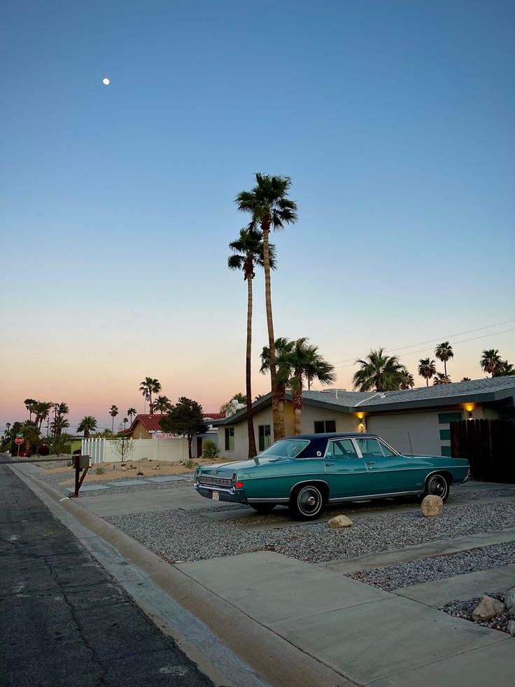 Palm springs, palm trees, vintage, y2k, summer nights, vintage cars, asthetic colors, California, vibe Los Angeles Aesthetic, California Baby, Cali Life, York Wallpaper, California Vibe, California Summer, Hotel California, Driving Photography, Y2k Summer