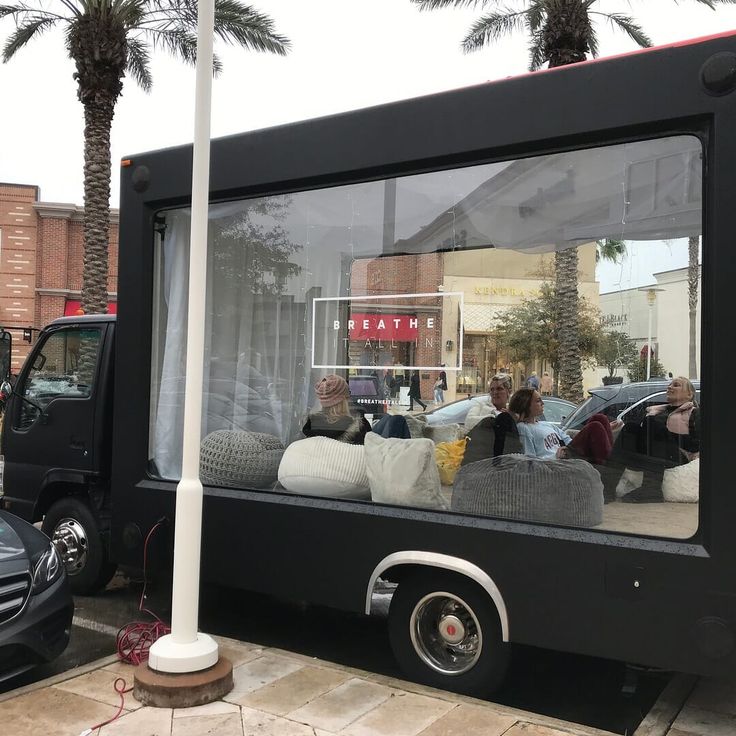 Glassbox Mobile Pop-Up Shop Mobile Pop Up Shop, Mobile Fashion Truck, Mobile Beauty Salon, Mobile Barber, Popup Shop, Mobile Beauty, Fashion Truck, Food Truck Business, Boutique Inspiration