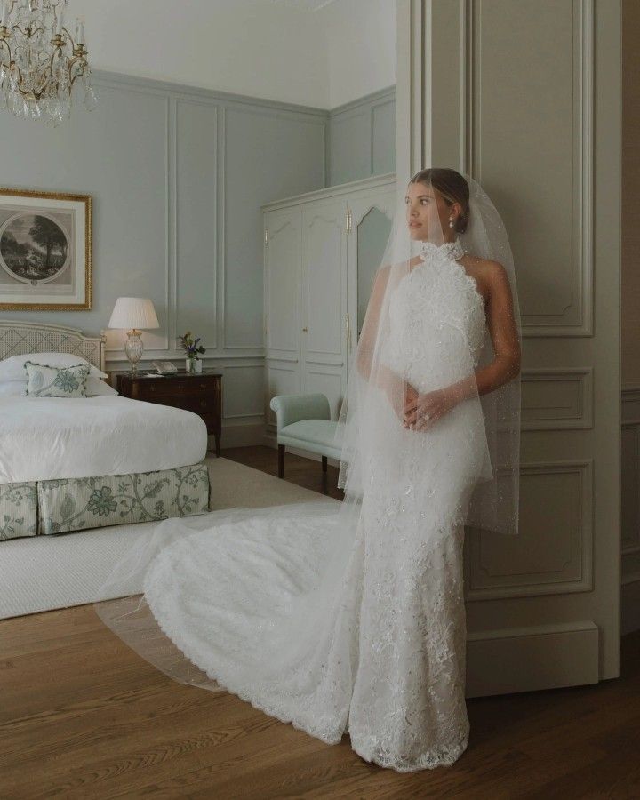 Sofia Richie, Elliot Grainge, Wedding , old money aesthetic  wedding aesthetic Wedding Veil Inspiration, Sofia Richie Wedding, Elliot Grainge, Sofia Richie Grainge, Rehearsal Dinner Looks, Sophia Richie, Wedding Shot List, Stella Tennant, Vogue Wedding