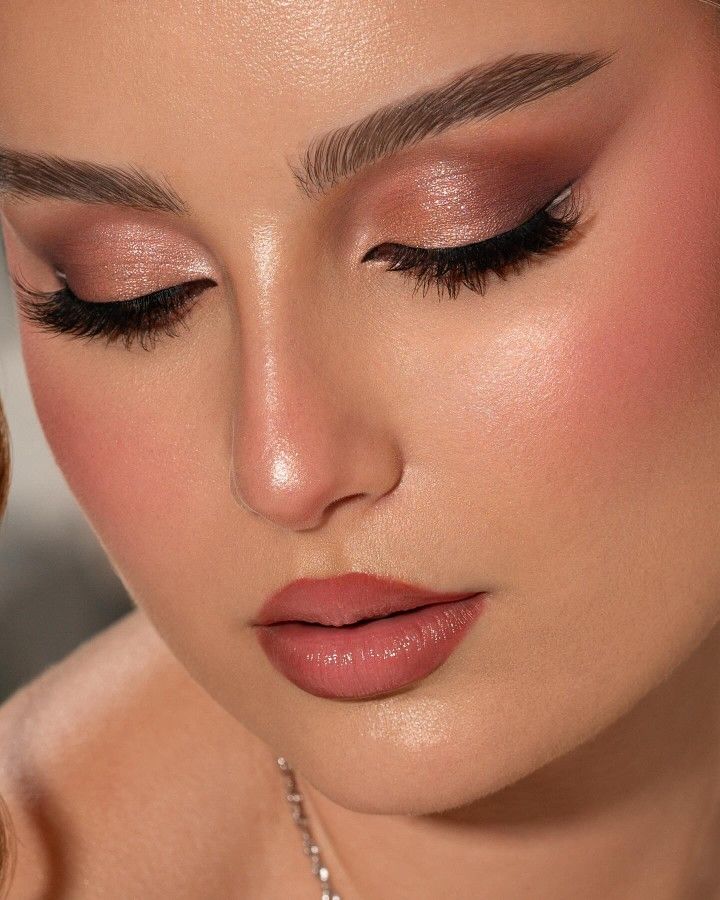 Makeup On Peach Dress, Girlish Makeup For Wedding, Peach Pink Eye Makeup, Peach Pink Makeup Looks, Bridal Light Makeup Indian, Makeup Ideas For Peach Dress, Pink Shade Eye Makeup, Peach Glam Makeup, Eye Makeup On Pink Dress